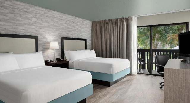 Четырёхместный номер Standard с балконом Carlsbad by the Sea Hotel