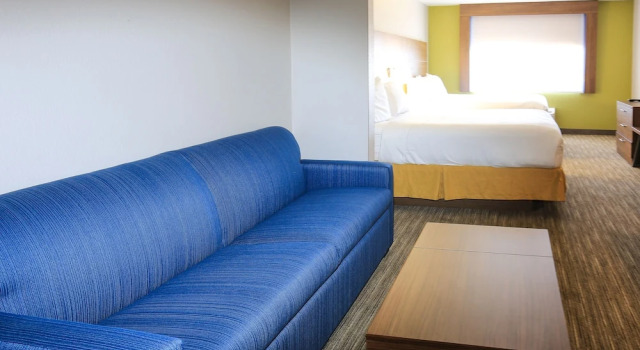 Четырёхместный люкс Holiday Inn Express Hotel & Suites Hesperia by IHG