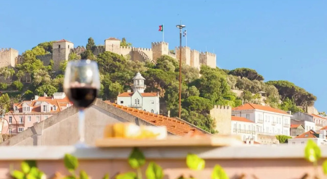 Апартаменты с 2 комнатами с балконом Charming 2 Bedroom Apartment in City Centre Lisboa