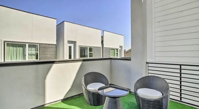 Апартаменты Newly-built Luxury Galleria Area Townhome!