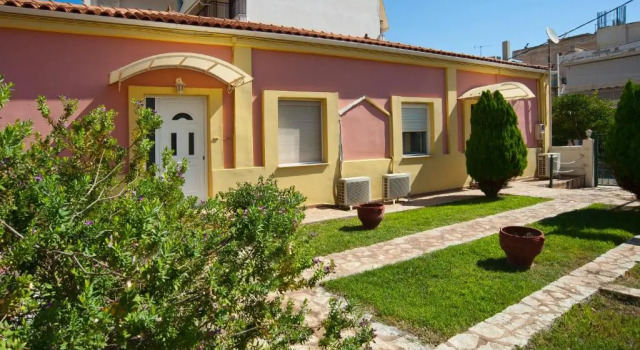Villa Elli 2 Beach-front villa with garden, Book Villa Delphi Central Greece