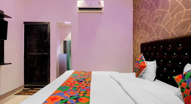 Номер Premium Fabhotel Royal Residency