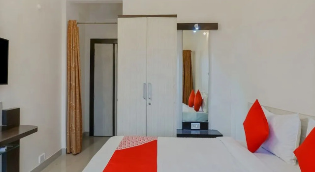 OYO 33421 JayShree Executive Restaurant & Lodge, Забронировать Отель Отели штата Махараштры 3 звезды, 3*