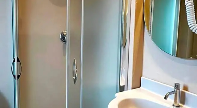 Трёхместный номер Standard Hotel Little