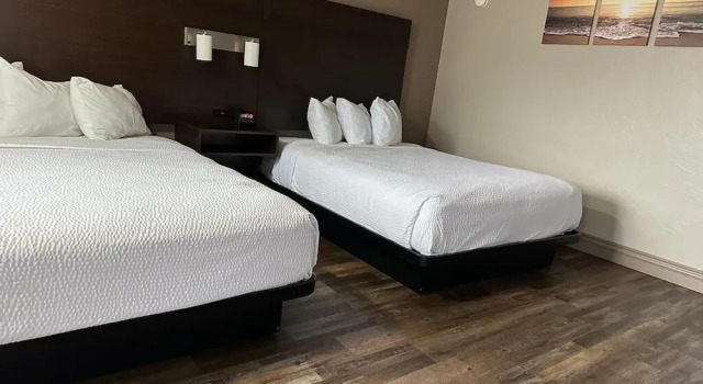 Четырёхместный номер Standard Travelodge by Wyndham Florence