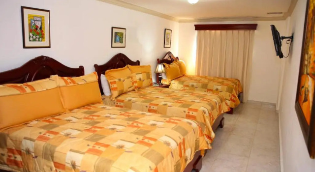 Полулюкс Hotel Los Jardines
