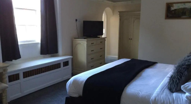 The Eagles Hotel, Забронировать Отель Лланруст Клоид, рядом с Llanrwst Almshouses
