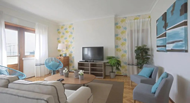 Apolonia 8 - LisbonBreaks, Забронировать Отель Отели Лиссабона с парковкой, рядом с Санта Аполония, Парковка