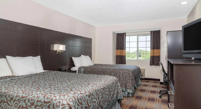 Четырёхместный номер Standard Days Inn by Wyndham Faribault