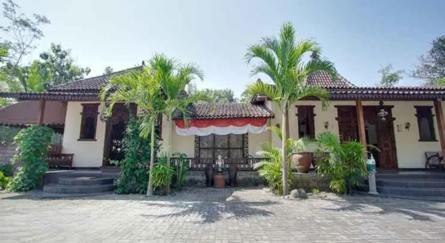 Ndalem Dasuriah, Book Hotel Baturetno 