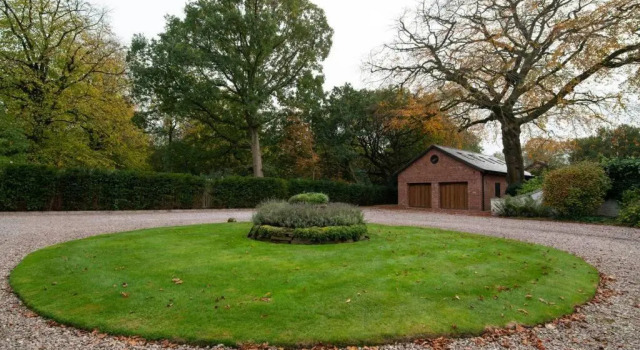 Коттедж Luxury Coach house next to woodland in Knutsford