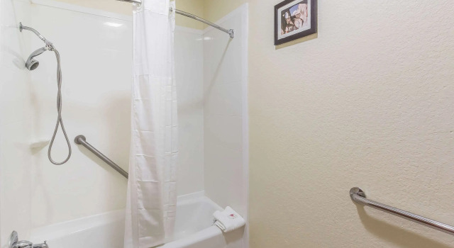 Двухместный люкс Comfort Inn near Frost Bank Center
