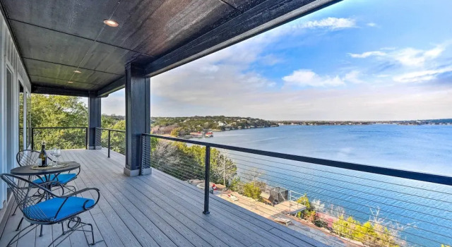 Коттедж с 3 комнатами с балконом Luxury Lake Granbury Cliffside Home w/ Deck