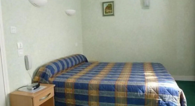 Номер Standard Logis Hotel Restaurant Du Commerce