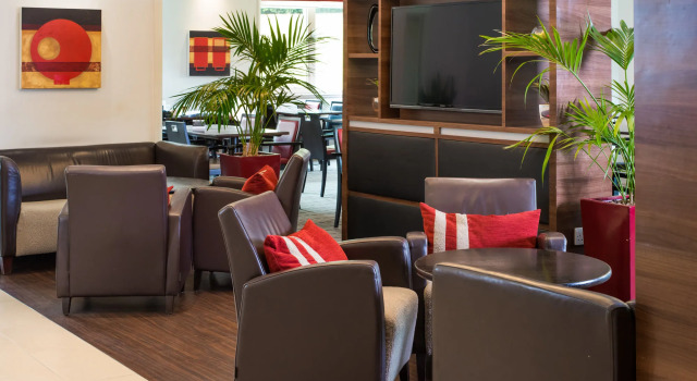Holiday Inn Express London - Dartford, Rezervasyon Otel Merseyside otoparklı oteller, Otopark