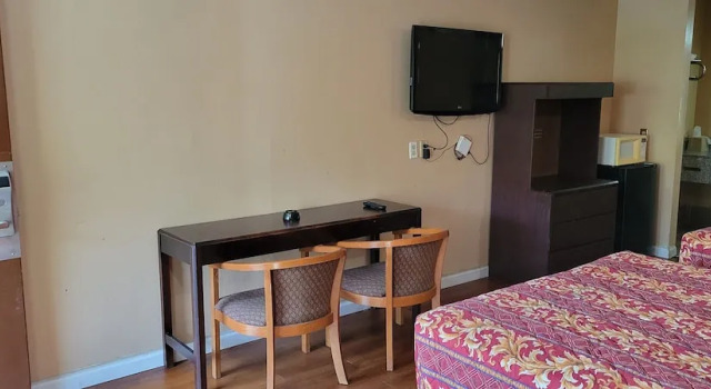 Четырёхместный номер Standard Western Inn