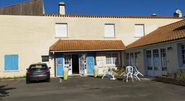 Hotel La Chaumière, Забронировать Отель Сен-Жан-де-Мон Vendée