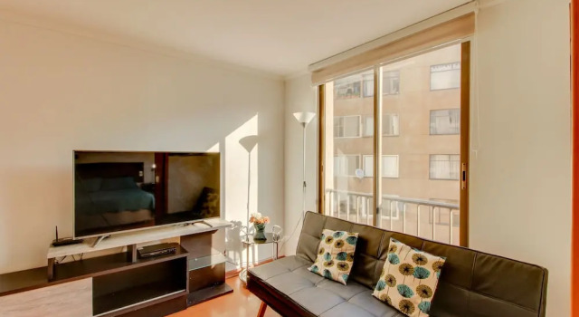 Estudio comodo en Barrio Lastarria, Забронировать Отель Отели Сантьяго 3 звезды, рядом с Ла Часкона, 3*