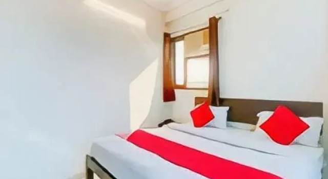 Hotel Amaira by OYO Rooms