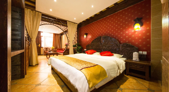 Lijiang He Mu Ju Family Inn, Забронировать Отель Лицзян Юньнань, рядом с Улица Сквер-стрит Древнего города Даянь