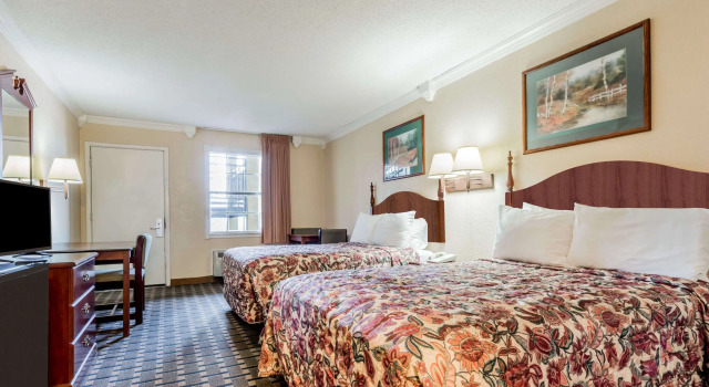 Четырёхместный номер Standard Knights Inn Greenville