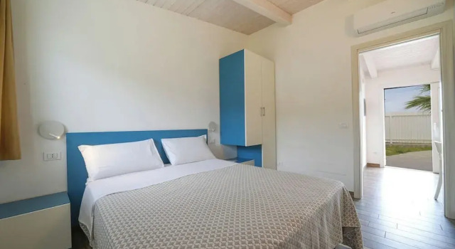 Коттедж c 1 комнатой с видом на море Marinella Beach Apartments