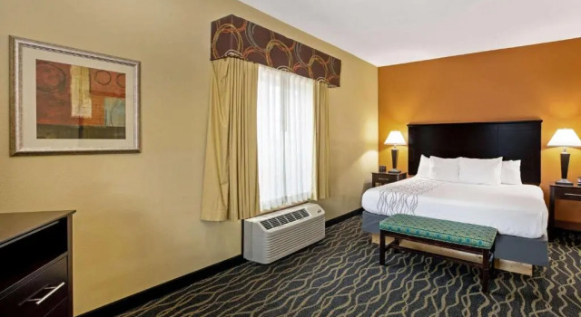 Люкс La Quinta by Wyndham Tulsa Airport / Expo Square