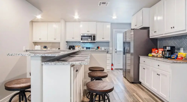 Коттедж Spacious 5-bedroom for Families Groups