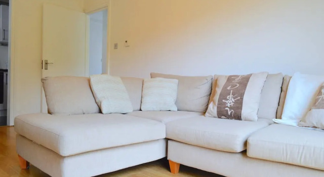 Spacious 1 Bedroom Flat Minutes From Oval, Varaa Huoneisto Asunnot kohteessa Merseyside, Huoneisto