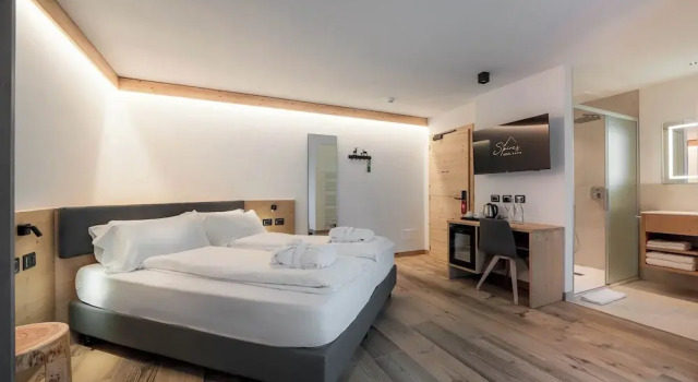 Номер Deluxe Spires Hotel