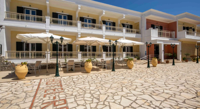 Hotel Rossis, Забронировать Отель Месонги 
