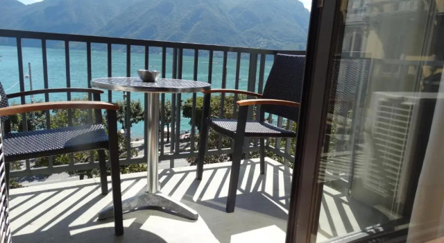 Двухместный номер Standard с балконом и с видом на озеро Swiss Lodge Nassa Garni