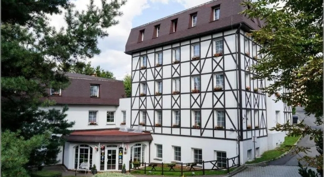 Valdštejn, Rezerwuj Hotel Hotele w Jizera Mountains z parkingiem, Parking