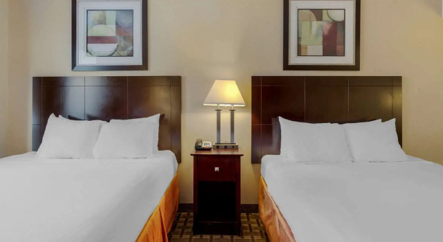 Четырёхместный номер Standard Цокольный этаж Best Western Plus Brooklyn Bay Hotel