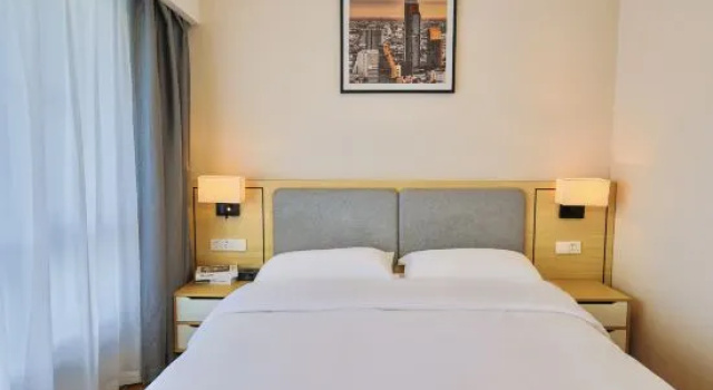 Люкс с 2 комнатами Poleon Service Apartment