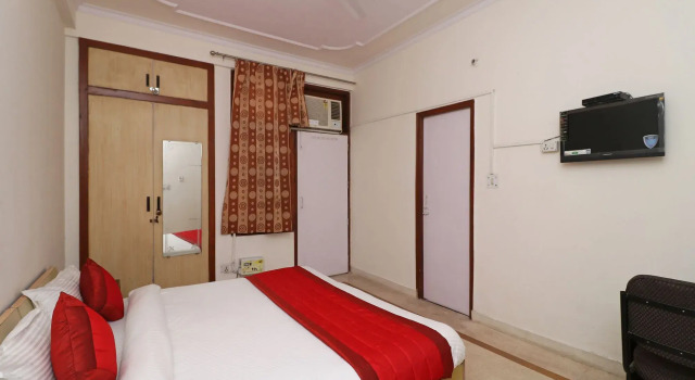 Golden Castle Lodge by OYO Rooms