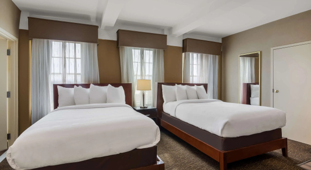 Четырёхместный номер Standard Best Western Syracuse Downtown Hotel and Suites