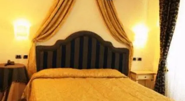 Четырёхместный номер Standard Hotel Urbano V