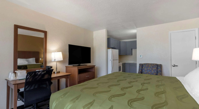 Люкс Quality Inn Saint Petersburg North-Tampa Bay