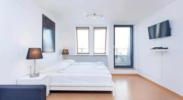 Апартаменты The Danziger, 2 unique roof top units in PrenzlauerBerg, group & family friendly, from 2 up to 7 Guests