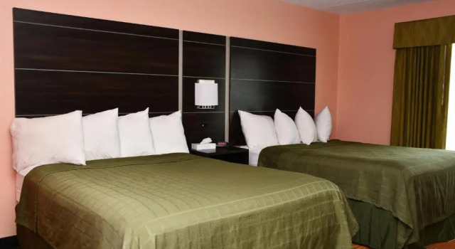 Четырёхместный номер Standard Regency Inn & Suites Faribault