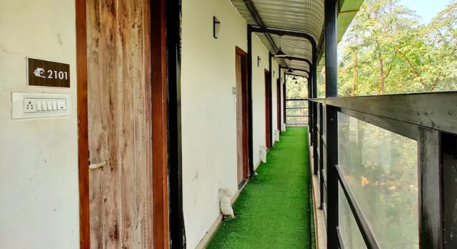 Двухместный номер Deluxe с видом на бассейн Pushp Vatika Resort & Lawns