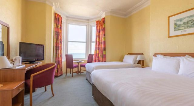 The Seafront Hotel by Compass Hospitality, Забронировать Отель Отели Лландидно с парковкой, рядом с Плавательный центр Лландадно, Парковка