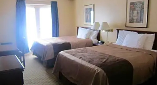 Четырёхместный номер Deluxe Travelodge by Wyndham Ottawa West