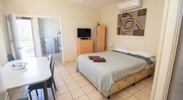 Номер Standard с 2 комнатами с балконом Belair Gardens Caravan Park