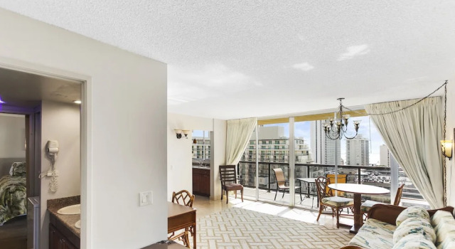 Номер Deluxe Waikiki Beach Condominiums