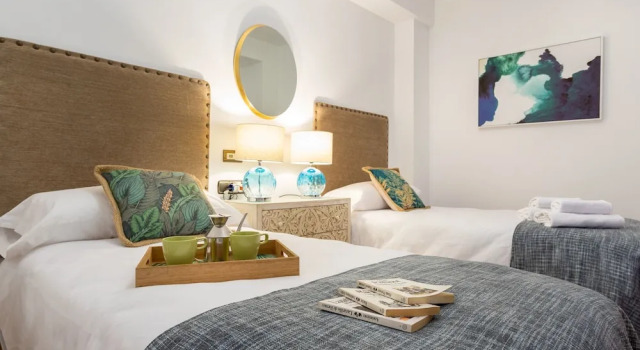 Bright & Confortable 2 Bd Apart With Views to Bib Rambla Square. Bib Rambla II, Забронировать Отель Центр Гранада, рядом с Городской совет Гранады