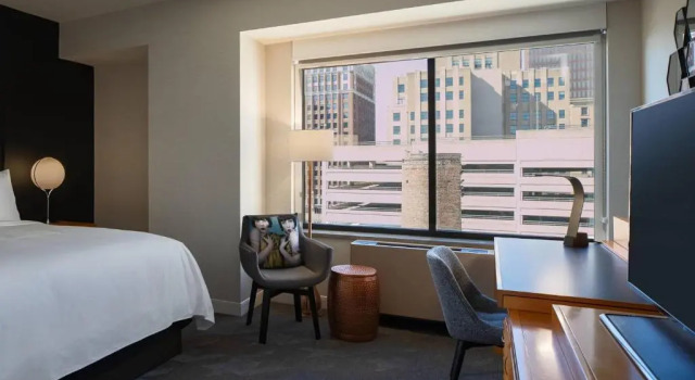 Номер Standard Renaissance Des Moines Savery Hotel