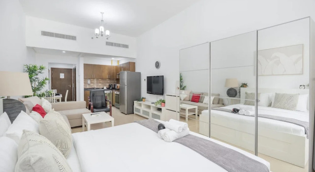 Студия Serene Studio in Botanica JVC Perfect for Three