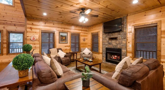 Blossom Belle Lodge Luxury cabin 4 Bedroom, 3.5 Bath sleeps 11, Book Feriehus Villaer i Hochatown, Villa